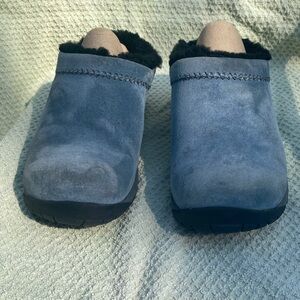 Blue suede Encore Ice clogs Merrell